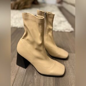 Ankle boots/shoes